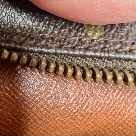 Louis Vuitton Crossbody authentic - Picture 7 of 7